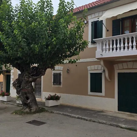 Mia 3, Camp Limoni Villa