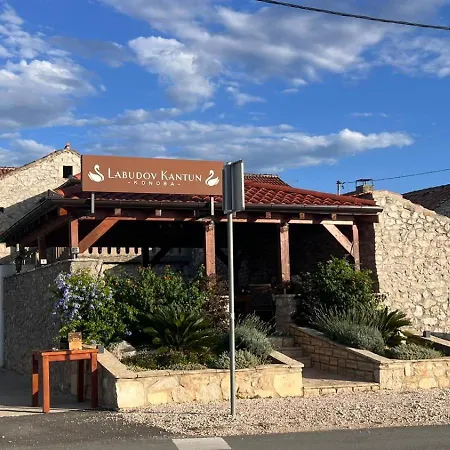 Vila Mia 3, Camp Limoni Sukošan