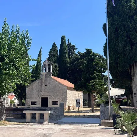 Mia 3, Camp Limoni Willa Sukošan