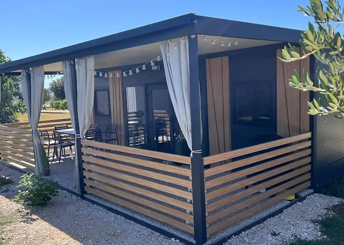 Vila Mia 3, Camp Limoni *