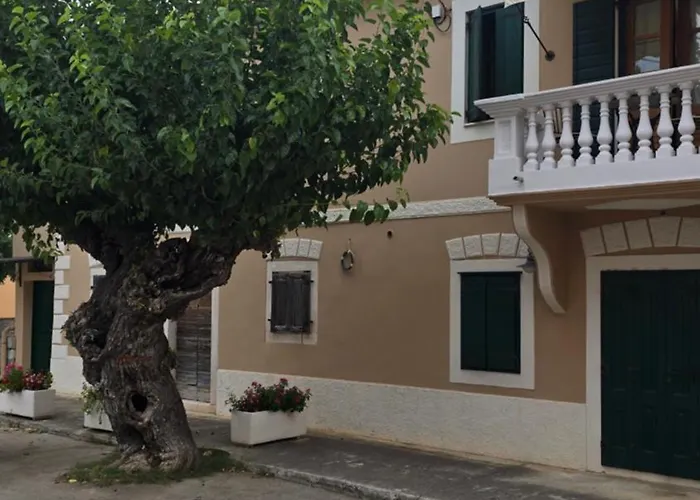 Mia 3, Camp Limoni Vila