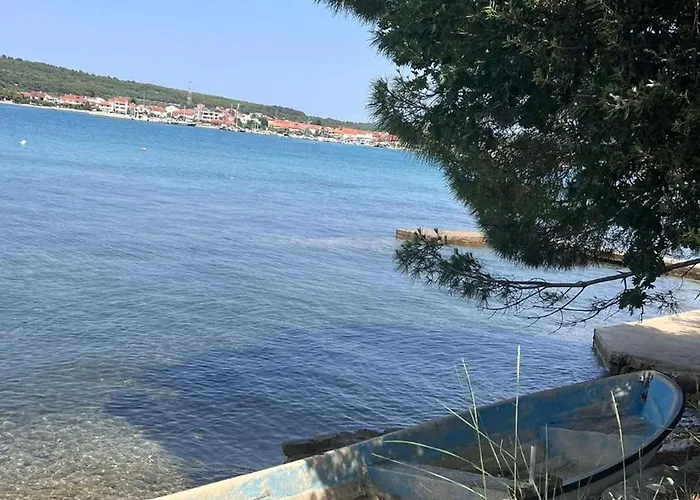 Mia 3, Camp Limoni Vila *