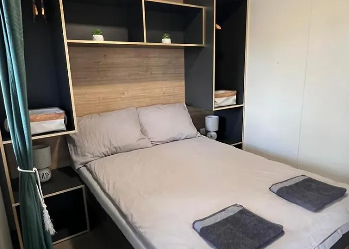 Vila Mia 3, Camp Limoni