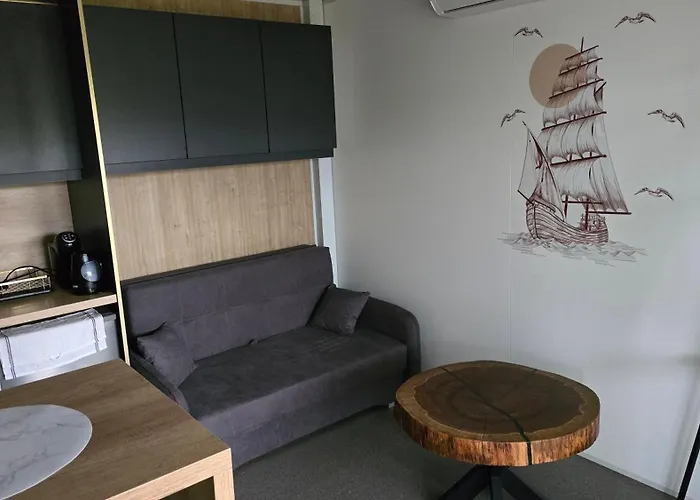 Vila Mia 3, Camp Limoni