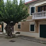 Mia 3, Camp Limoni Villa