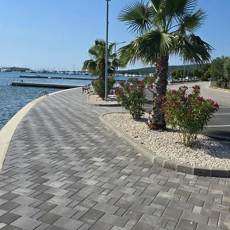 Villa Mia 3, Camp Limoni