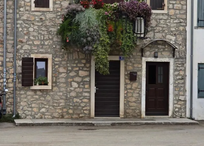 فيلة Mia 3, Camp Limoni *